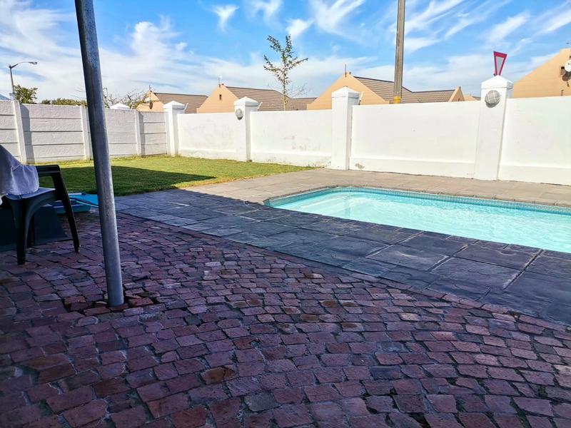 3 Bedroom Property for Sale in Eikenbosch Western Cape